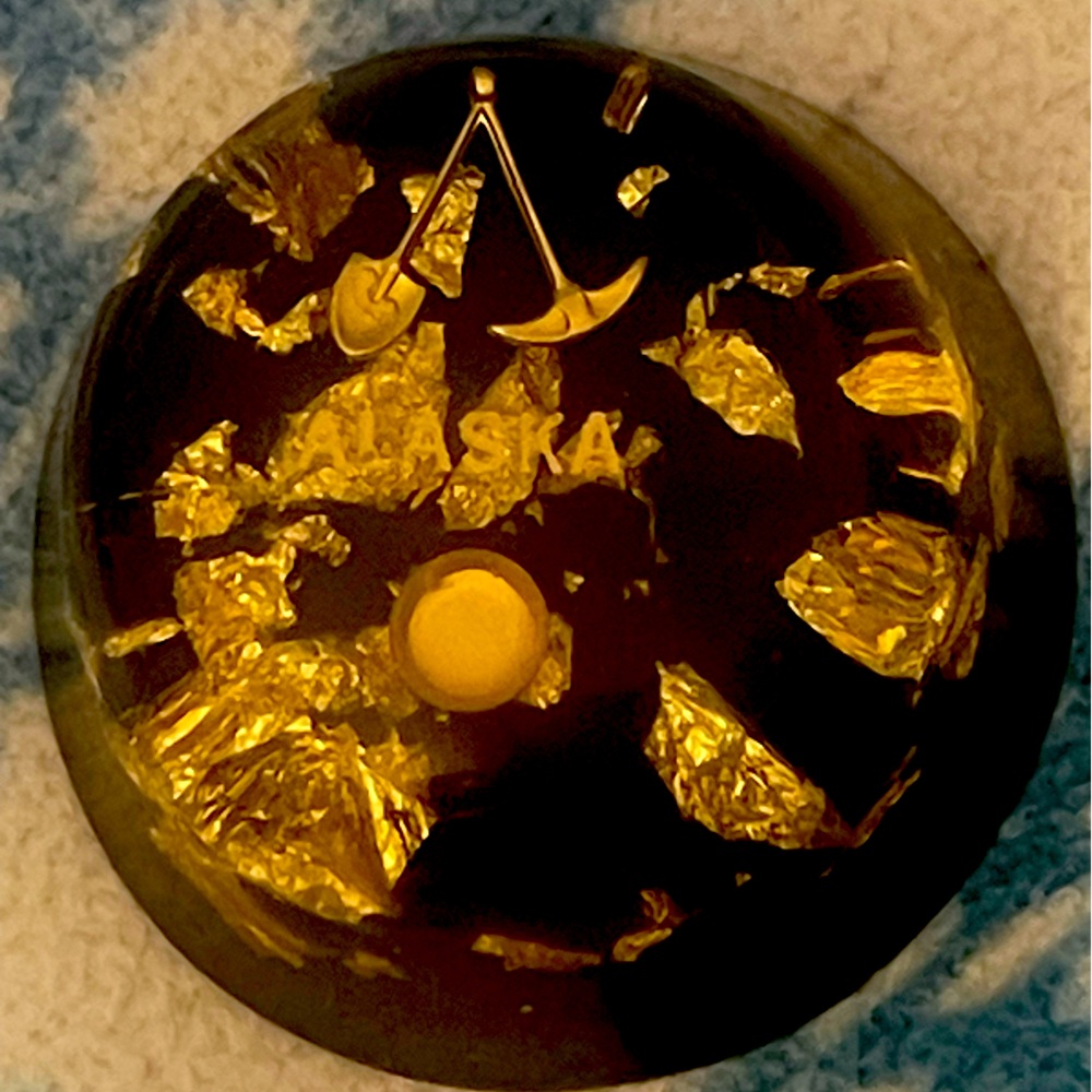 Alaska gold flake paperweight vtg lucite/acrylic pick&shovel/gold pan